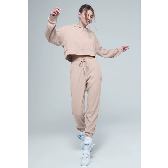❌SOLD❌ NWOT Alo Yoga Muse Sweatpant in Dusty Pink - Picture 5 of 8